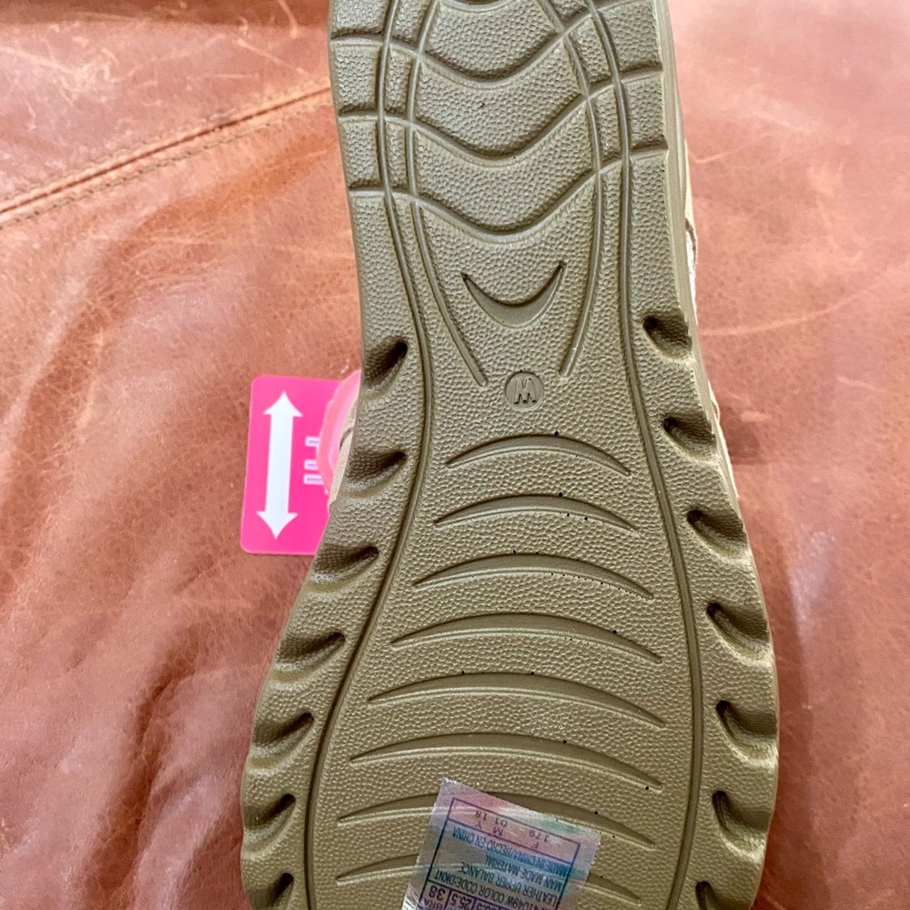 Skechers Slingback Suede Wedge Sandals. W8.5. Memory Foam Footbed. - Picture 3 of 4